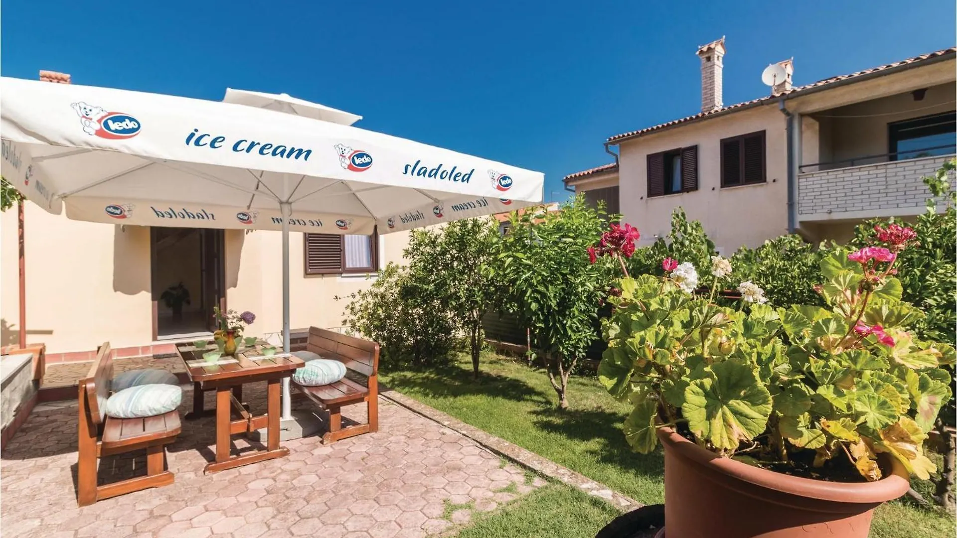 2 Bedroom Amazing Home In Πούλα Σπίτι διακοπών